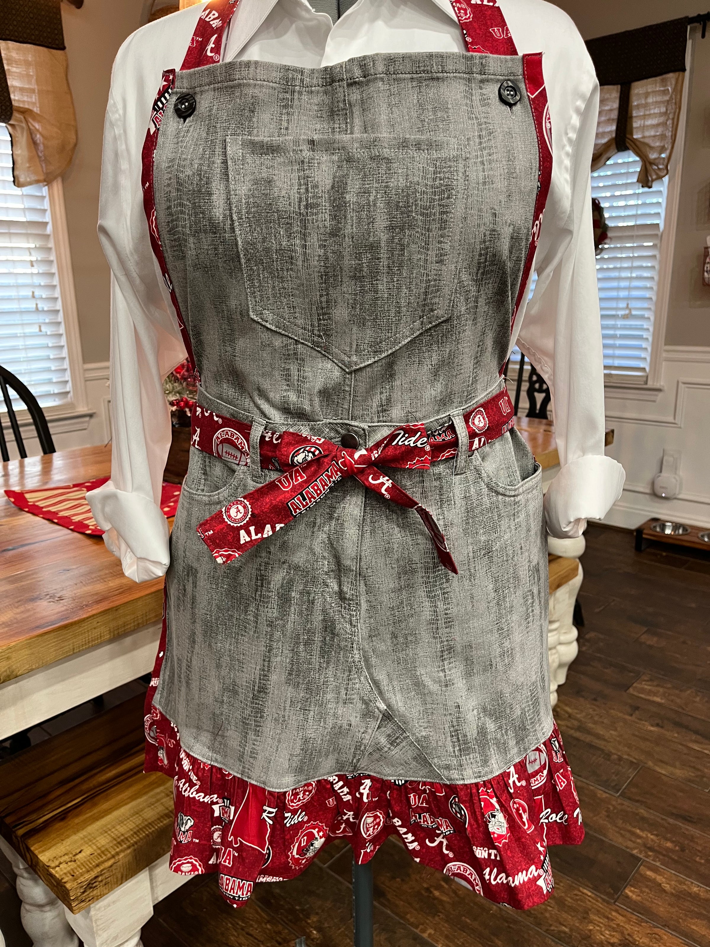 Alabama Crimson Tide - Bama Mama themed Apron | Villarosa Vintage